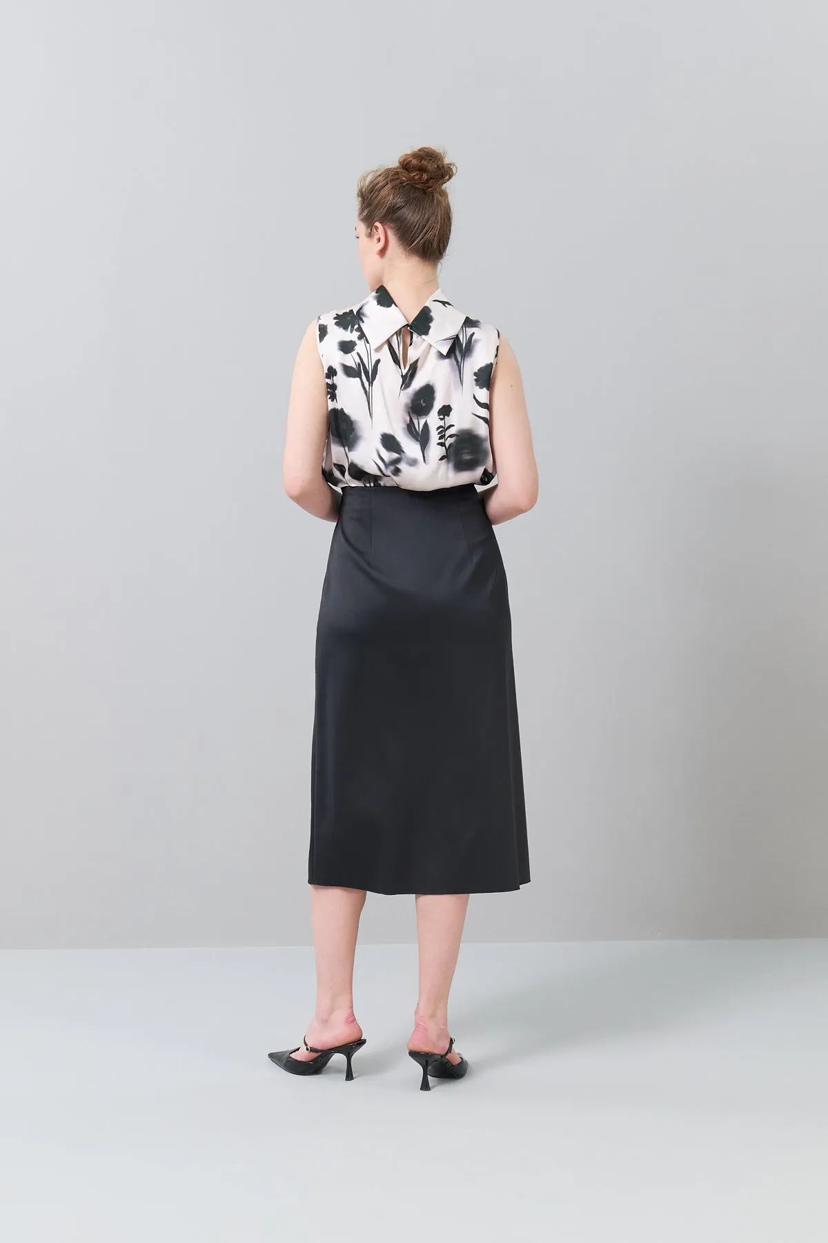 Knee Length Skirt with Slit Detail Black